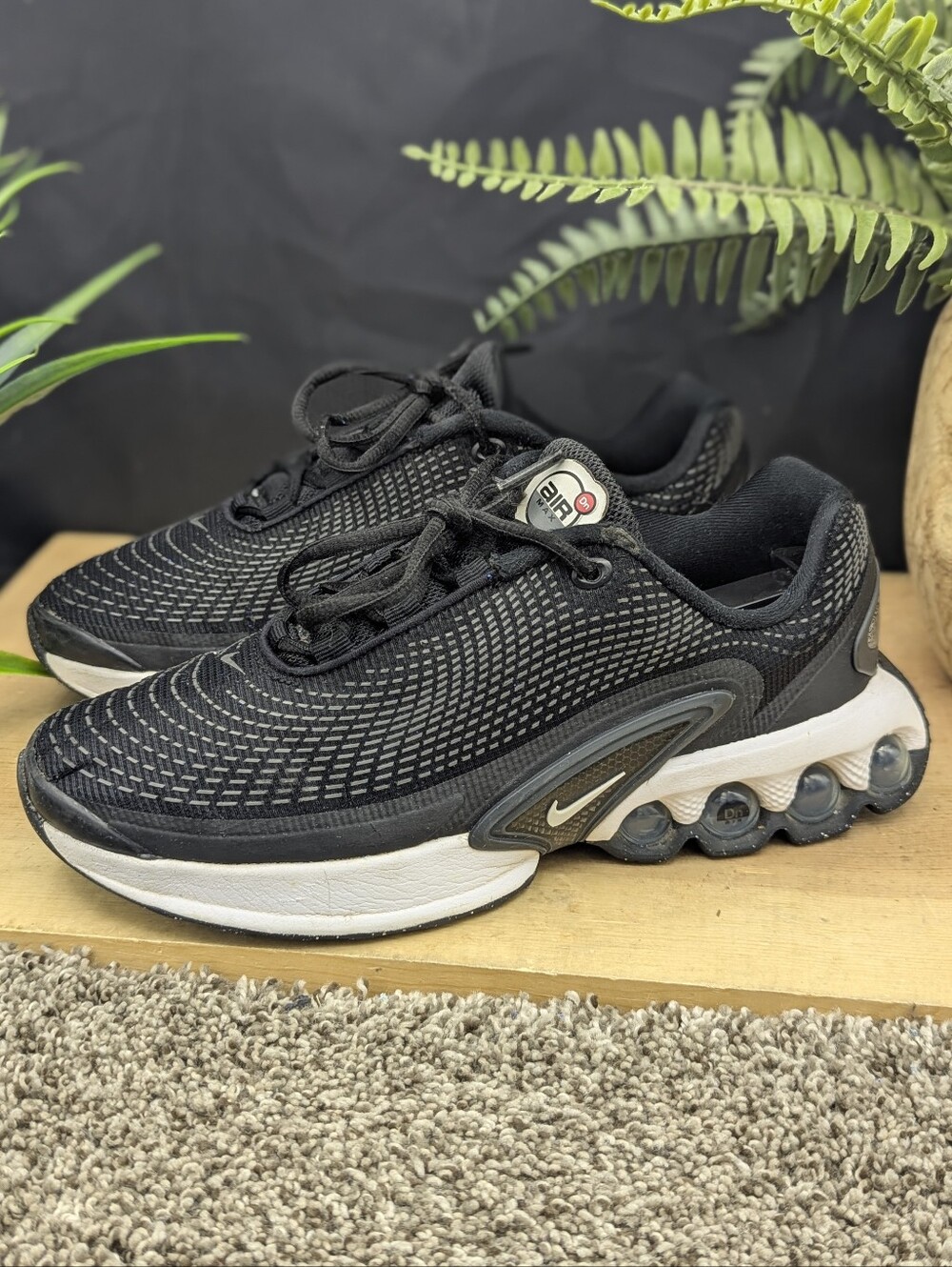 Nike Air Max DN GS Size 5Y Black Dark Grey White Running Shoes Women's Size 6.5